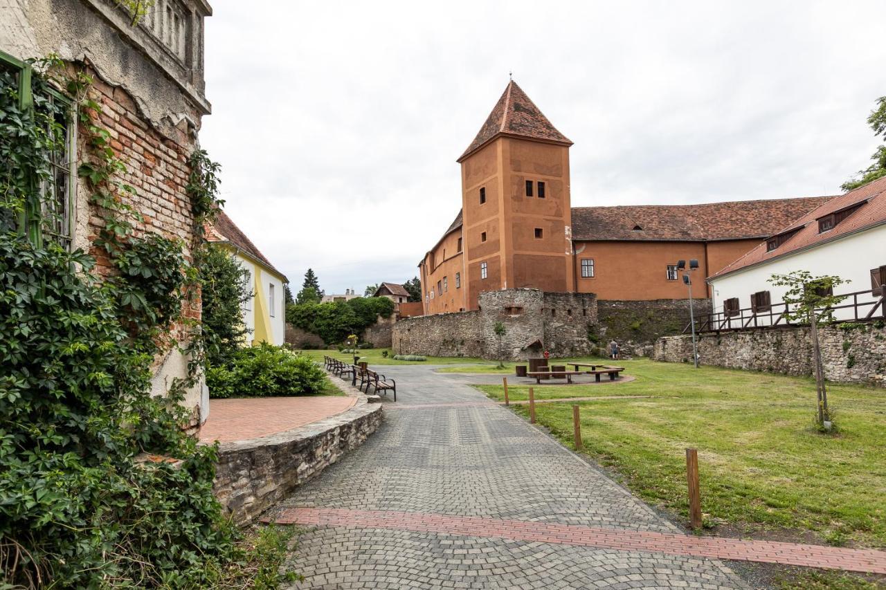 Benedict Hotel Kőszeg Buitenkant foto