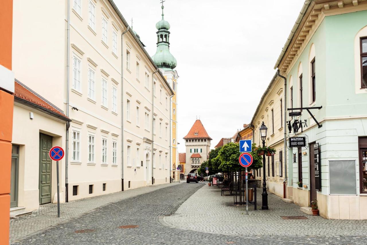 Benedict Hotel Kőszeg Buitenkant foto