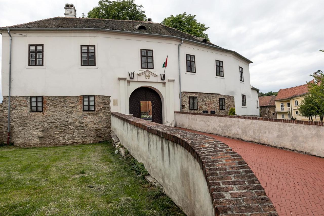 Benedict Hotel Kőszeg Buitenkant foto